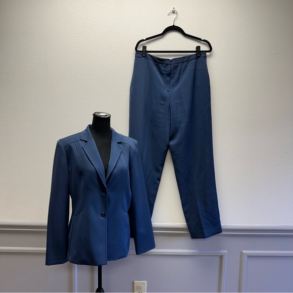 Larry Levine Aqua Blue Pant Suit 14 Orig Owner - Picture 2 of 12